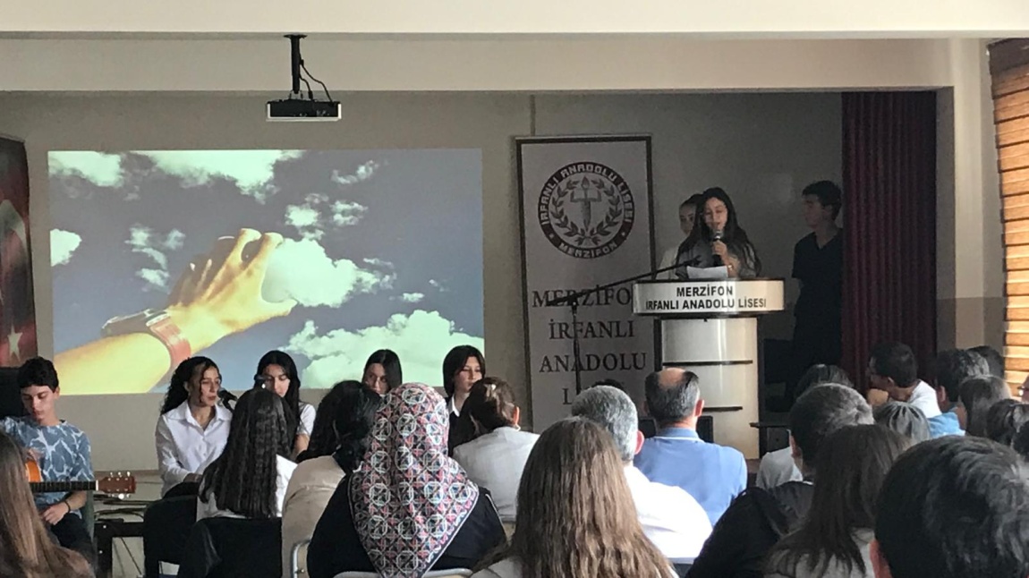 EDEBİYAT VE MÜZİK BİR ARADA: YIL SONU ETKİNLİĞİMİZDEN DUYGU YÜKLÜ ANLAR